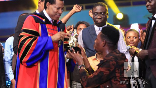 Pastor Chris Oyakhilome LIMA