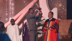 Pastor-Chris-oyakhilome-fala-future-africa-leaders-awards